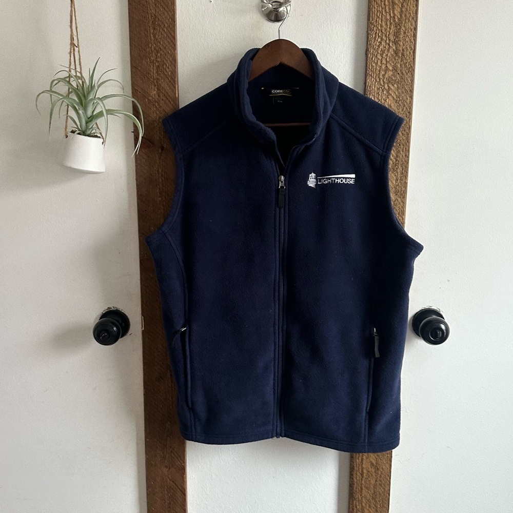 Core 365 Navy Blue Fleece Zip Vest Men’s Size Medium
“Lighthouse” graphic